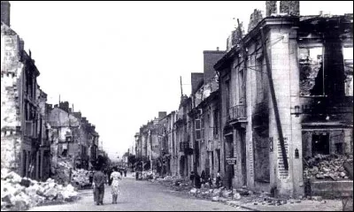 Quelle est cette ville, où une résistance qualifiée d'héroïque a opposé, pendant deux jours, 2 500 soldats français à une armée allemande de 40 000 hommes et 150 blindés ?