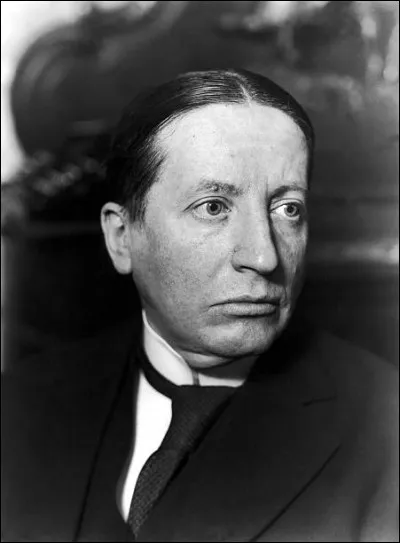 Lors de la dernière réunion du gouvernement français, que proposaient les adversaires d'une demande d'armistice ?