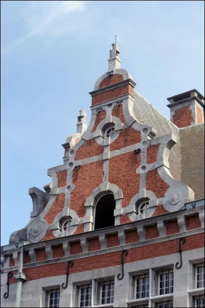 Pourquoi parle-t-on de maison "espagnole" pour désigner le bâtiment abritant la MPMM ?