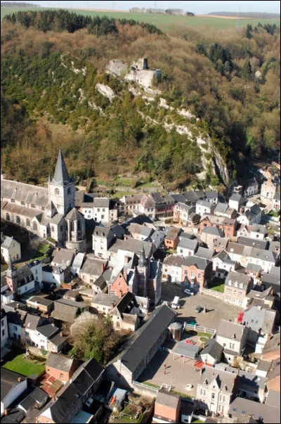 Quand la cité de Bouvignes a-t-elle reçu sa charte de franchise, lui accordant divers privilèges ?