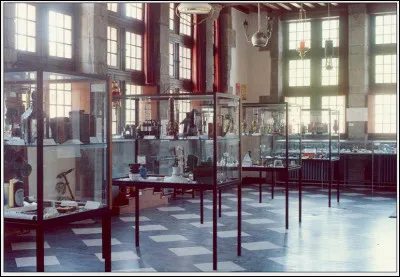 Quel musée fut abrité dans la "Maison espagnole" avant la Maison du patrimoine médiéval mosan ?