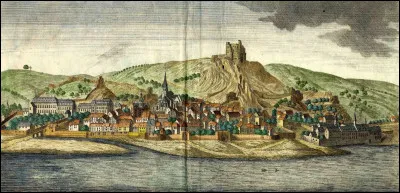 De quelle principauté relevait Bouvignes durant l'époque médiévale ?