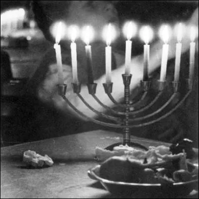 Quelle fête juive est également appelée Fête des lumières ?