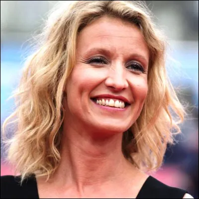 Comment se prénomme la sur d'Alexandra Lamy, vue dans la série "Scènes de ménage" ?