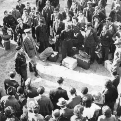 Qu'est-ce que le régime de Vichy a instauré par la loi du 16 février 1943 ?