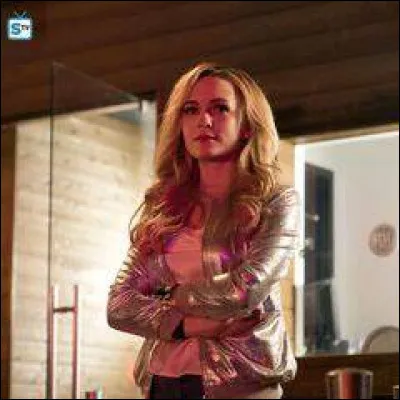 De quelle couleur sont les pointes des cheveux de Candy ?