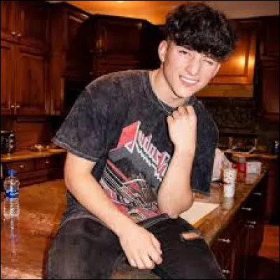 Comment s'appelle ce tiktokeur ?