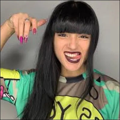 Comment s'appelle cette tiktokeuse ?