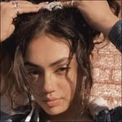 Comment s'appelle cette tiktokeuse ?