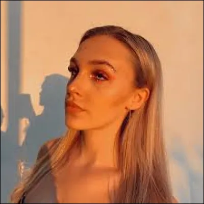 Comment s'appelle cette tiktokeuse ?