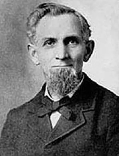 En 1907, ce brillant ''patenteux'' a inventé un aspirateur électrique portatif, en greffant bout à bout, un moteur de ventilateur, une boîte à savon, un manche à balai et une taie d'oreiller, pour y mettre la poussière. 
Qui est cet homme qui vendit son brevet à William Hoover et qui est devenu le surintendant de cette compagnie à succès ?