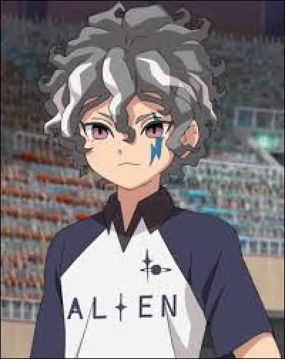 Qui est le personnage sur la photo ?