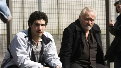 "Un prophète" est un film réalisé par Jacques Audiard. C'est l'occasion du premier rôle au cinéma de l'acteur qui joue le personnage de Malik El Djebena, jeune délinquant de 19 ans qui devient vite le protégé de César Luciani, joué par le magistral Niels Arestrup. Qui est cet acteur débutant ?