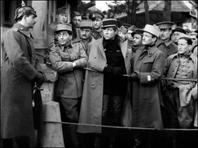 Dans "La grande illusion", film réalisé par Jean Renoir, le rôle du capitaine de Boëldieu est joué par Pierre Fresnay. A l'origine le rôle a été écrit pour un autre acteur. Lequel ?
Indices : "Bizarre, vous avez dit bizarre" - "Ça vous grattouille ou ça vous chatouille".