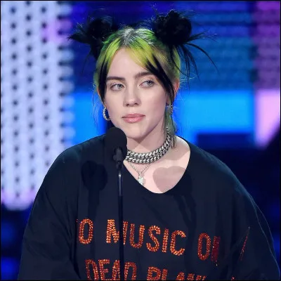 En quelle année son premier single est-il sorti ?