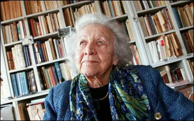 Cette femme de lettres, première femme professeur au Collège de France, connue pour ses travaux sur la civilisation et la langue de la Grèce antique, c'est ... de Romilly.