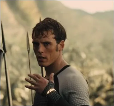 Hunger Games : Alors qu'elle retourne à l'arbre, quels sont les mots que Finnick adresse à Katniss lorsqu'elle s'apprête à lui tirer dessus ?