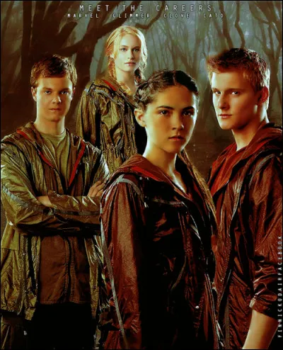 Hunger Games 1 : Lorsque Katniss est prise au piège par les tributs de carrière (+ Peeta) et qu'elle grimpe à un arbre, qui est le premier à tenter de la tuer ?