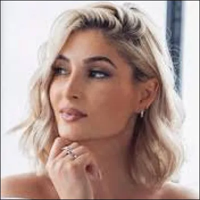 Qui est cette youtubeuse ?