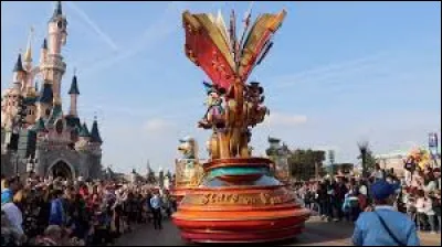 Combien y a-t-il de Disney Stars On Parade dans une journée ?