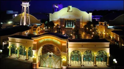 Combien y a-t-il de monde(s) dans le Walt Disney Studios ?