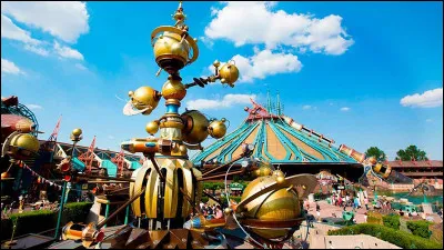 Comme se nomme la boutique Star Wars dans le Discoveryland ?