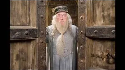 Le nom entier de Dumbledore est...