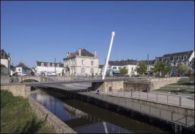 Ville de 10 000 habitants du département de la Loire-Atlantique, située en bordure de la Grande Brière et traversée par le Brivet, petit affluent de la Loire :