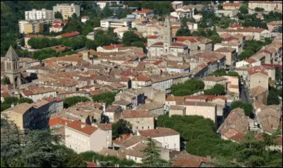 Ville de 8 300 habitants du département de l'Ardèche, l'une des plus petites préfectures de France :