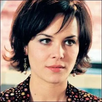 Armelle Deutsch est une jeune comdienne franaise qui enchane les seconds rles dans des films  succs. Dans lequel de ces films ne l'a-t-on pas aperue ?