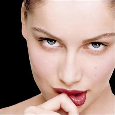 Latitia Casta a russi le pari de se faire reconnatre en tant qu'actrice et non plus en tant que mannequin. Dans quel film n'a-t-elle pas jou ?