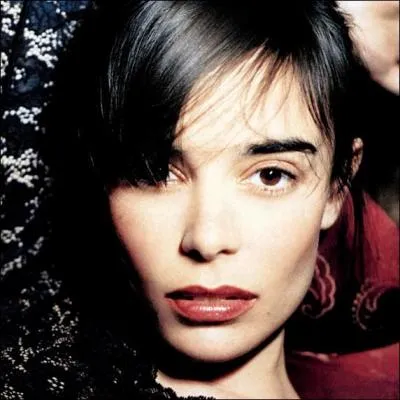 Elodie Bouchez incarne souvent des personnages pleins de gravit et de fragilit. Elle tente depuis peu une carrire amricaine. Dans lequel de ces films n'a-t-elle pas jou ?