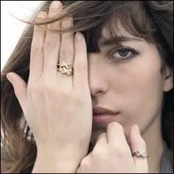 Lou Doillon, fille de Jacques et de Jane Birkin, tait prdestine au cinma. Pourtant, ne recherchant pas la gloire, elle reste assez discrte et rserve. Dans quel film n'a-t-elle pas jou ?