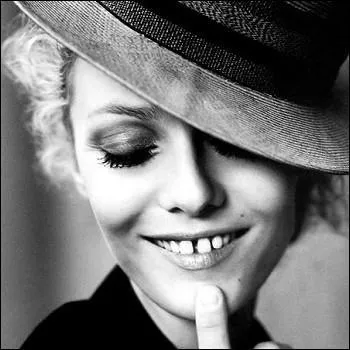 Vanessa Paradis mne brillament deux carrires de front, celles de chanteuse et d'actrice, rencontrant autant de succs populaire et critique dans l'une que dans l'autre. Mais on ne l'a pas vu dans :