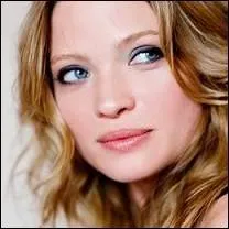 Mlanie Thierry, qui ne correspond pourtant pas vraiment aux standards du mtier (elle ne mesure qu'1 m 60), a d'abord embrass une carrire de mannequin. Elle n'est pas dans :