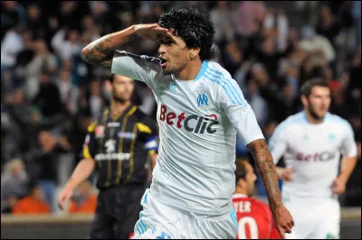 Avant de signer à Marseille en 2009, dans quel club portugais jouait Lucho González ?