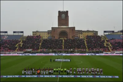 Quel club italien joue au stade Renato-Dall'Ara ?