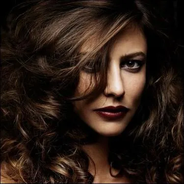 Anna Mouglalis est clbre pour ses grands yeux marrons et sa voix suave. Elle n'est pas dans :