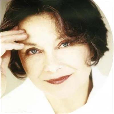 Macha Mril est une touche--tout : cinma, tlvision, magasines, livres de cuisine, elle a tout essay. Mais elle n'a jamais jou dans :