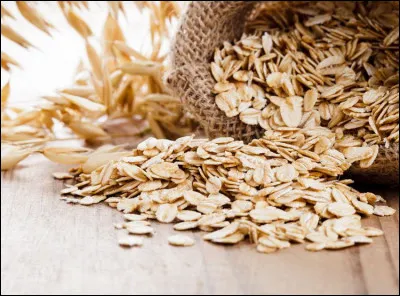 Combien y a-t-il de glucides dans 100 g d'avoine ?