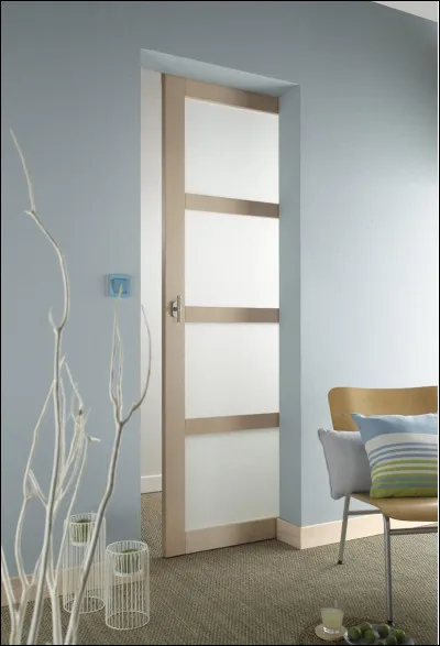 Quand la police va entrer chez lui, par où s'échappe-t-il ?