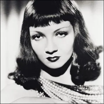 Claudette Colbert a men toute sa carrire aux Etats-Unis, o elle s'est fait naturalise, devenant l'une des actrices mythiques de l'ge d'or d'Hollywood. Elle n'est jamais apparue dans :