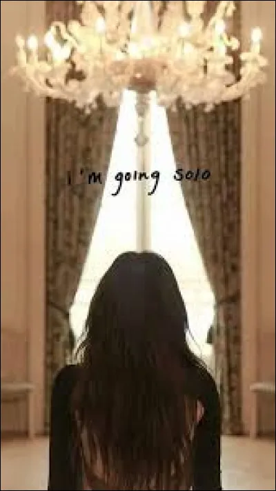 Qui a chanté "Solo" ?