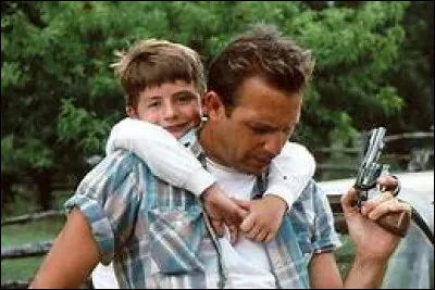 Le flic Clint Eastwood poursuit le délinquant Kevin Costner qui a enlevé un enfant.