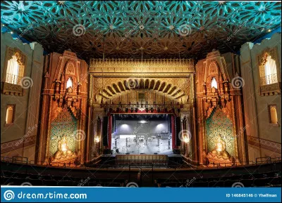 Notre froussard de Matamore est bon pour se cacher. 
Où est-il, notre peureux chevalier ?