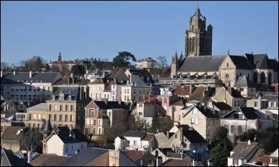 Ville de 30 000 habitants du département du Val-d'Oise, située sur la rive droite de l'Oise :