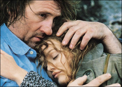 Quelle chanson de Serge Gainsbourg décrivant son attirance pour une femme plus jeune que lui, entend-on dans le film "Elisa" sorti en 1995 ?