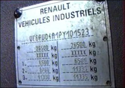 La plaque constructeur du v&eacute;hicule indique :