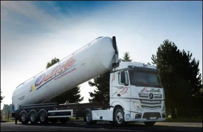 Cette remorque peut transporter :