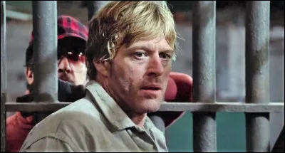 "Brubaker" est un film réalisé par Stuart Rosenberg qui raconte le quotidien des détenus de la prison de Wakefield. Quelle est la particularité du personnage joué par Robert Redford ?
Indice : l'habit ne fait pas le moine.